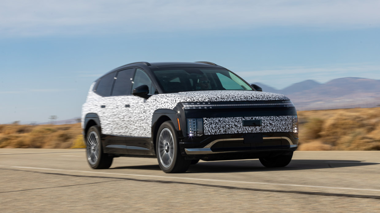 Hyundai Ioniq 9 2025 fährt vorne 3/4