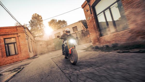 Neue Yamaha XSR900 in Aktion