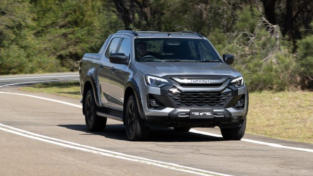 2024 Isuzu D-Max X-Terrain vorne 3/4 Fahraufnahme 2