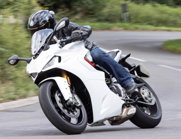 Testbericht zur SuperSport 950 S Visordown 2021