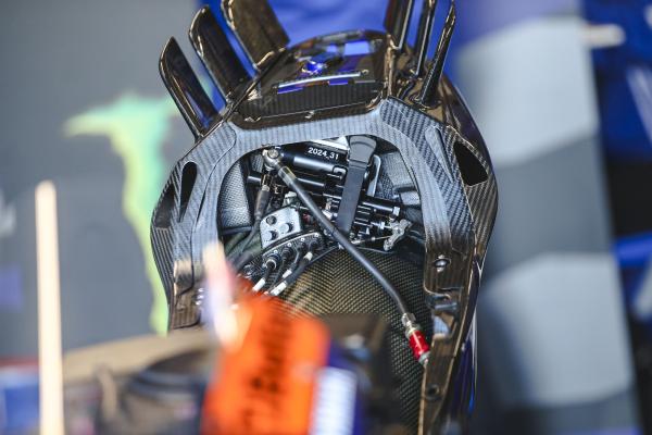 Yamaha M1 Heckaero und Sitz