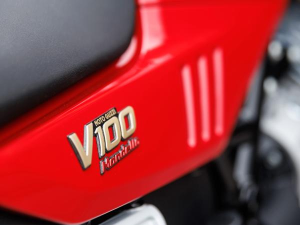 V100 Mandello-Emblem