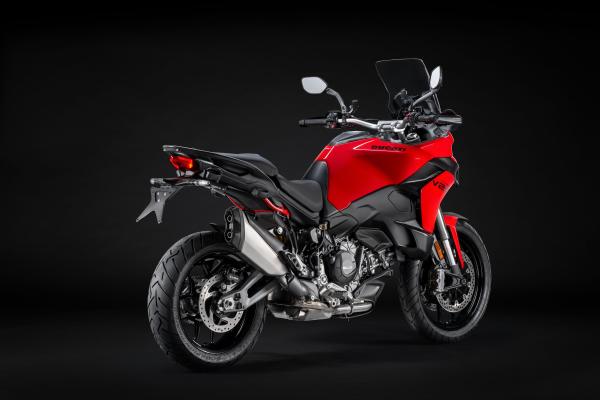 Rückansicht der Multistrada V2 S von der Seite