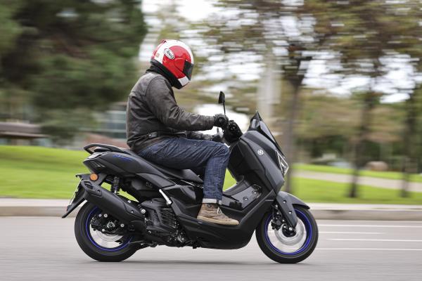 Yamaha NMAX 125 - fahren