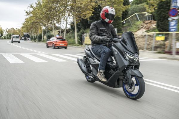 Yamaha NMAX 125 - fahren