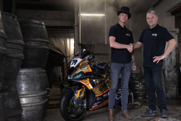 Storm Stacey und Bathams Racing Team-Besitzer Michael Rutter