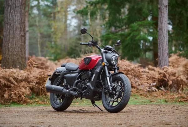 Sedona 250 wahlweise in Rot und Schwarz