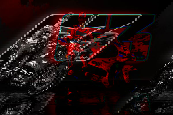 Francesco Bagnaia und seine Ducati Desmosedici GP25