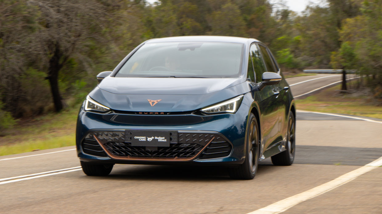 Cupra Born LT 2025 fährt vorne 7