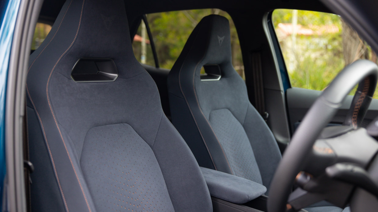 Innenausstattung der Vordersitze des Cupra Born LT 2025