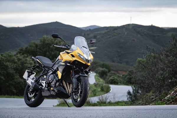 Tiger Sport 800 vordere Quartal