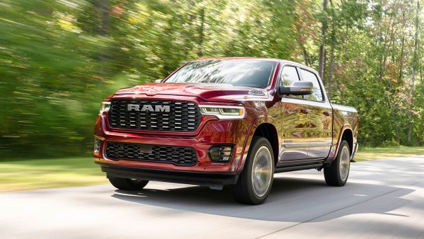 2025 Ram 1500 Tungsten vorne 3/4 Fahraufnahme