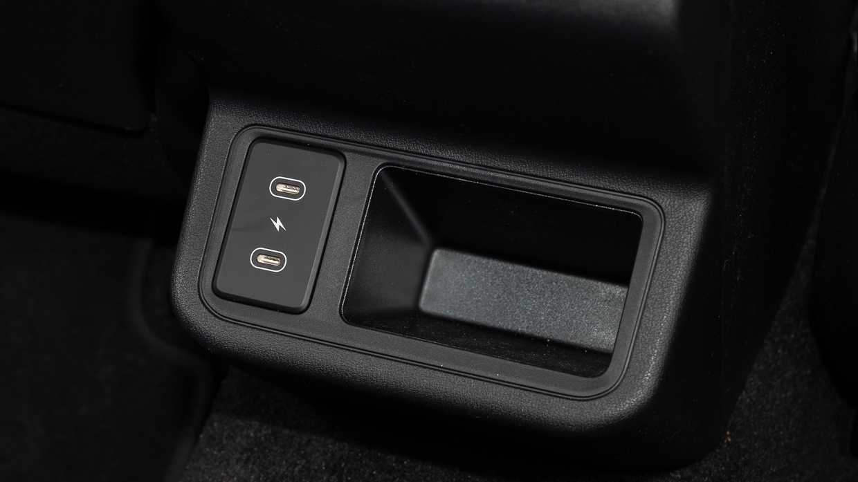 KIA K4 GT-LINE 2025 INNEAIR USBS