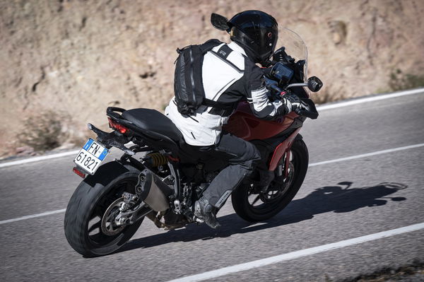 Multistrada V2 S Kurve