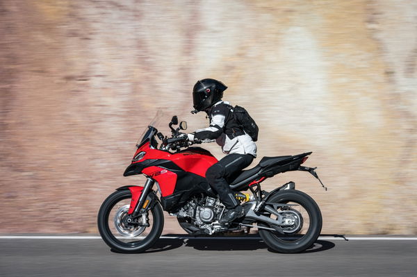 Das Cockpit fühlt sich extrem geräumig an