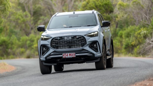 Isuzu MU-X 2025 X-Terrain Fahren 2