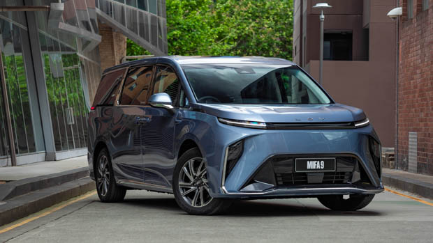 LDV MIFA 9 Electric 2023 Front 3/4