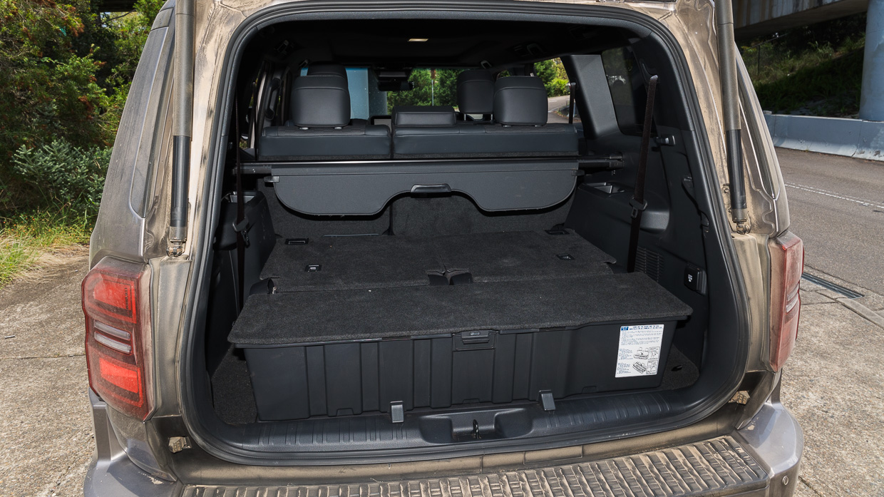 Toyota Prado Kakadu 2025 Innenschuh