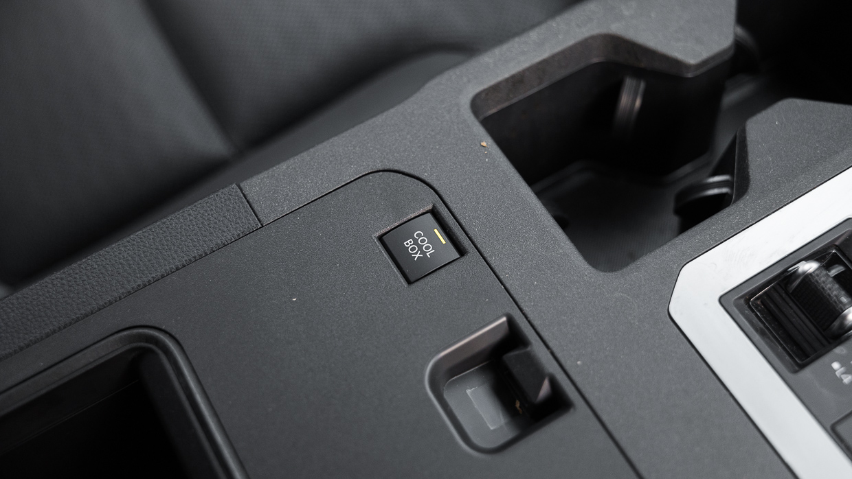 Toyota Prado Kakadu 2025 Innenraum Cool Box