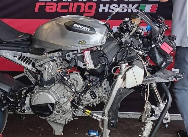 Der Ducati Panigale V2 Dunlop wird reiten