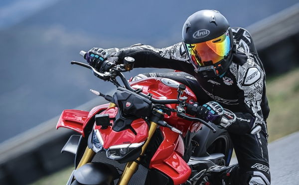 2025 Streetfighter V4 S - Reiten