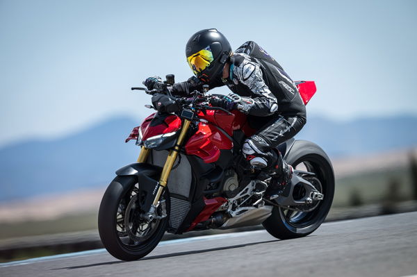 2025 Streetfighter V4 S - Reiten