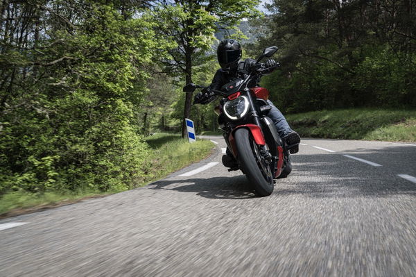 2025 XDIAVEL V4 - Reiten