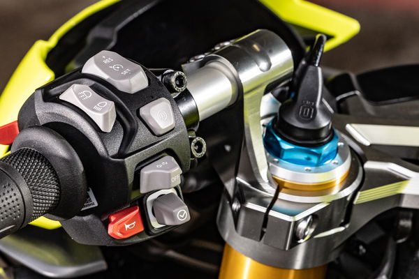 Geschwindigkeit Triple 1200 RX - Detail