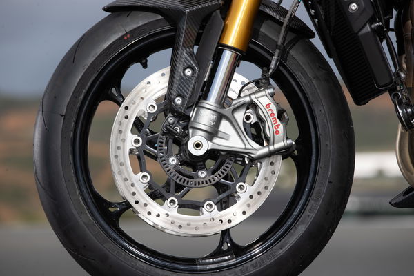 Geschwindigkeit Triple 1200 RX - Detail