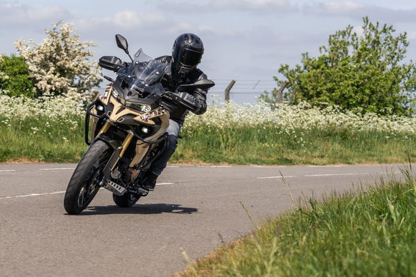 Der Voge DS625X - Reiten