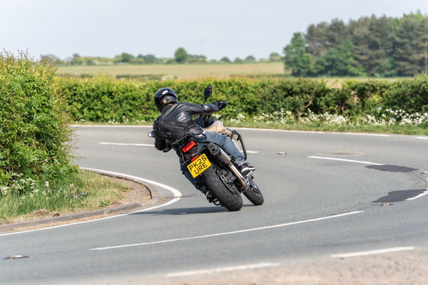 Der Voge DS625X - Reiten