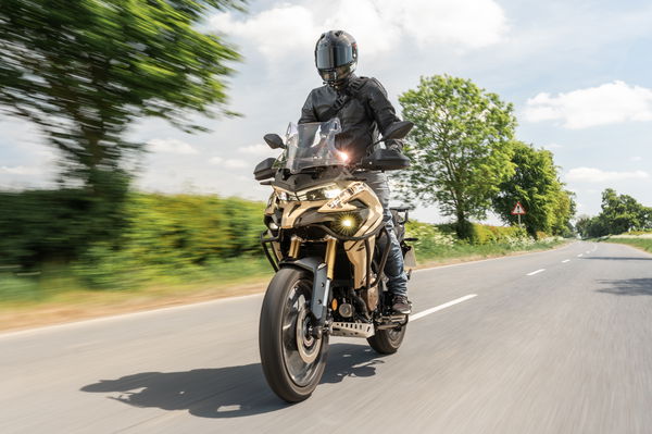 Der Voge DS625X - Reiten