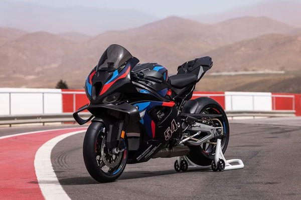 Der 2025 BMW M1000 RR