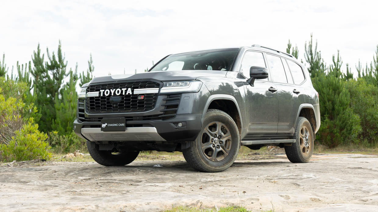 Toyota Land Cruiser 300 -Serie Hybrid bestätigt: leistungsstärkeres, Torquey -Antriebsstrang, der 2026 nach Australien kommt