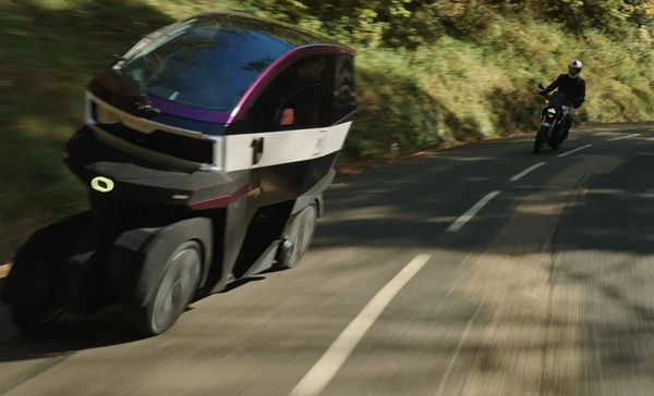 Die Æmotion lehnt sich mit mehreren Wellenhäuten an