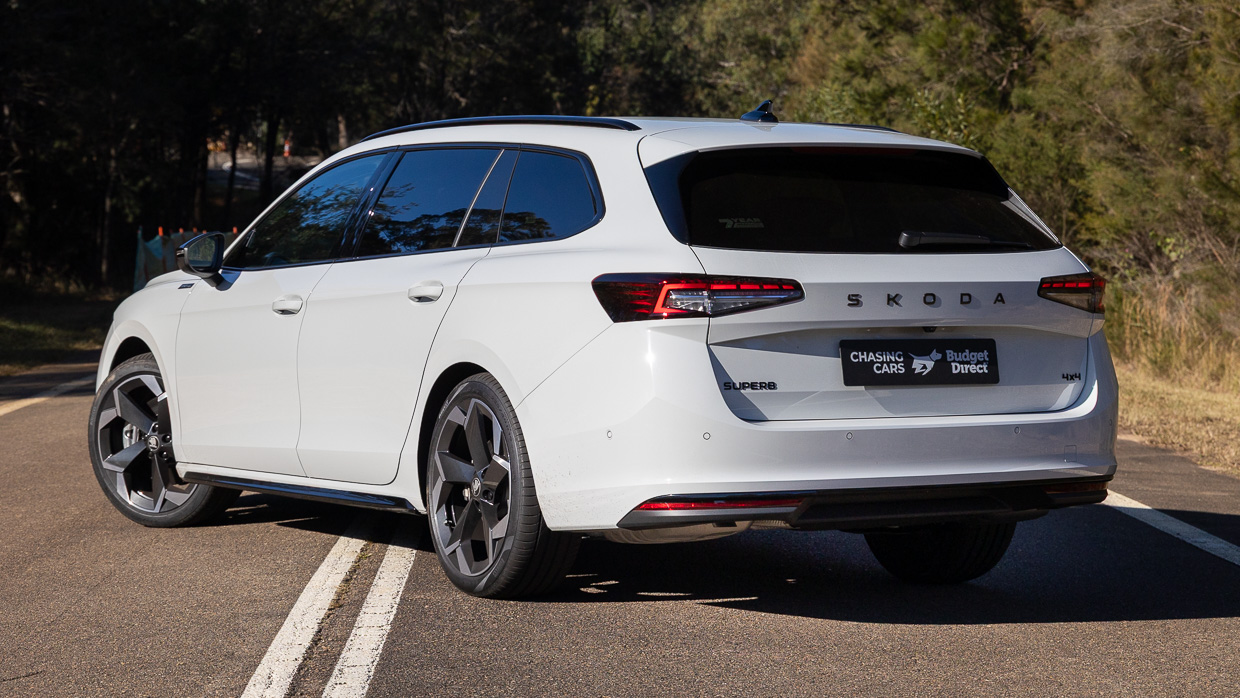 Skoda Superb Sportline 2025 hinten 3/4