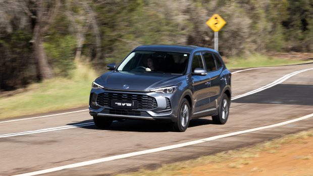 MG ZS Essence 2025 fahren 6