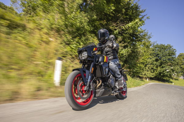 Das GSX -8TT - Reiten