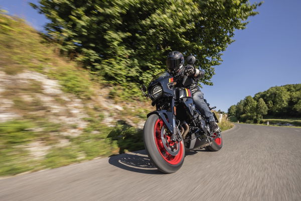 Das GSX -8TT - Reiten