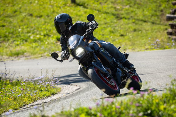 Das GSX -8TT - Reiten