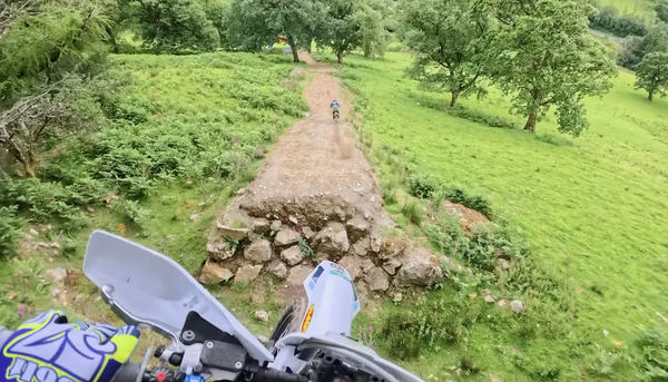 Bolzen schlägt einen der 90-Fuß-Treffer