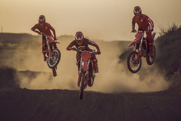 Gasgas Motocross Bikes in Aktion.