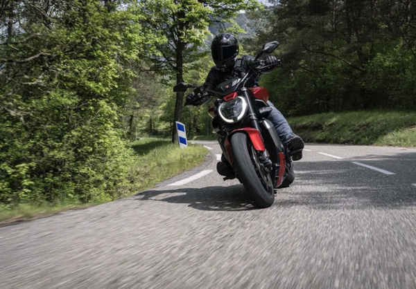 Ducati Xdivel V4 wird auf der Straße getestet