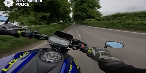 Benjamin Männer haben Videos von sich selbst beschleunigt