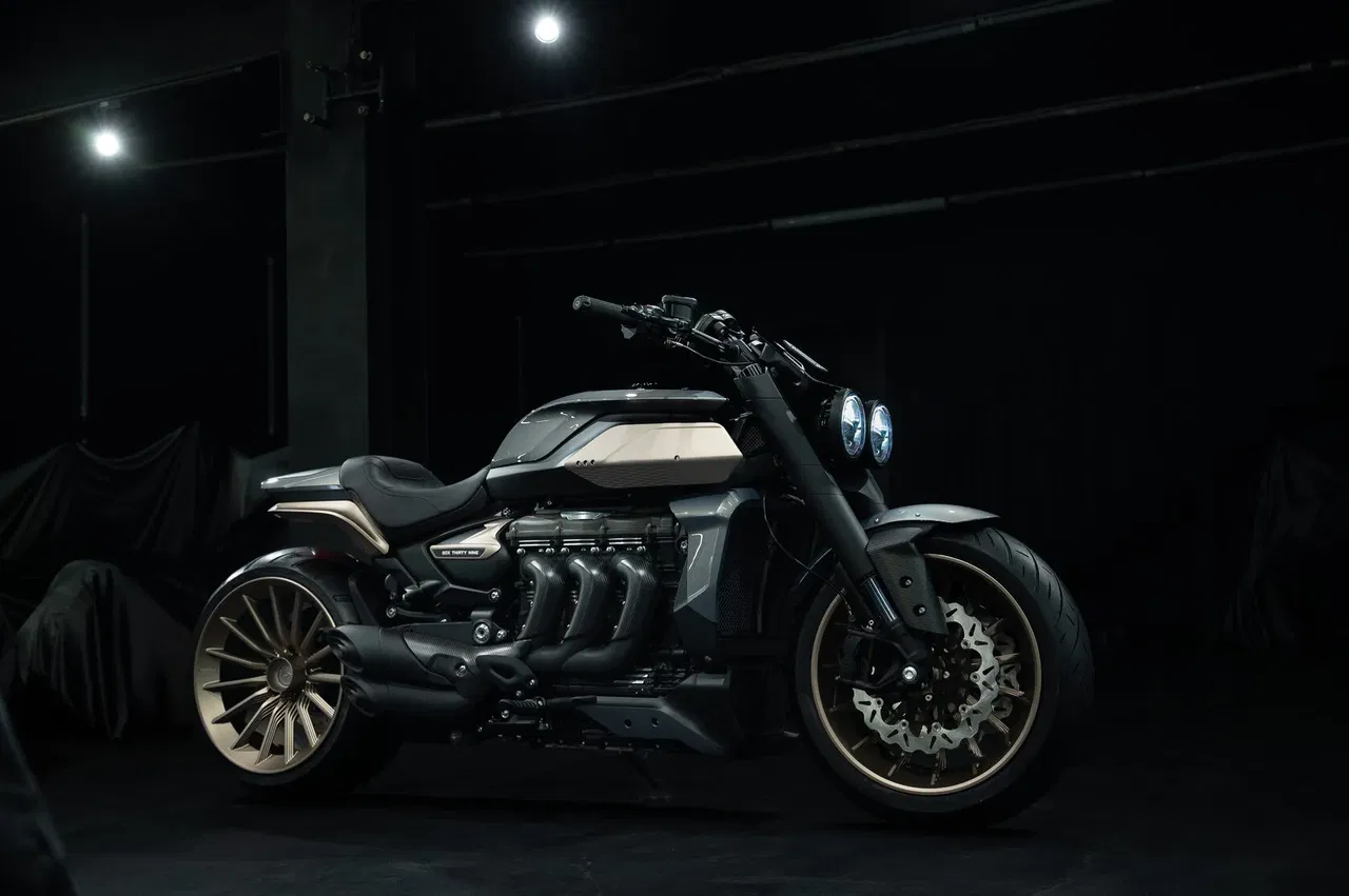 Triumph -Rakete 3 angepasst von Box39 Motorcycles Dreht die Köpfe