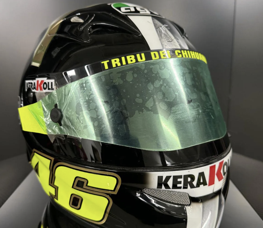 Valentino Rossi Helm und Jake Dixon Moto2 Bike Headline MotoGP Auktion