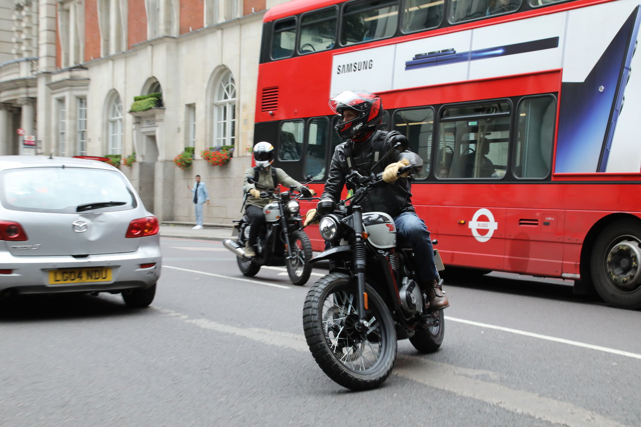 Das Dokument der Londoner Versammlungspolitik schlägt Stauskosten für Motorradfahrer vor