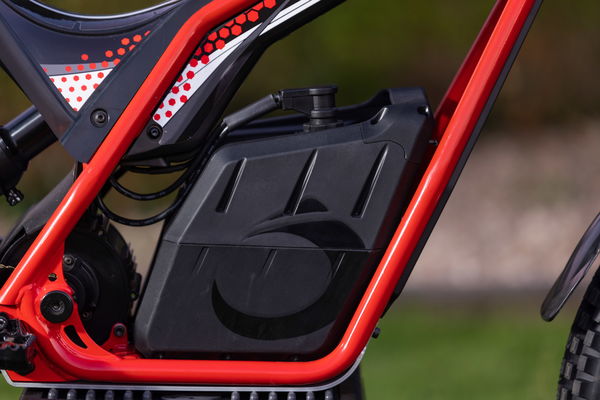 Die Batterie ist ein 50,4 Volt, 28AH Lithium -Artikel