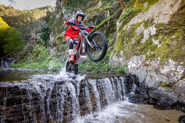 Fahren Sie mit dem TXP-24 einen Stream hinunter