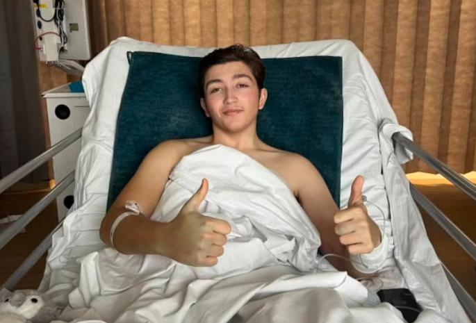 Motorradfahrer im Teenageralter, der bei A27 wieder Bein verloren hat